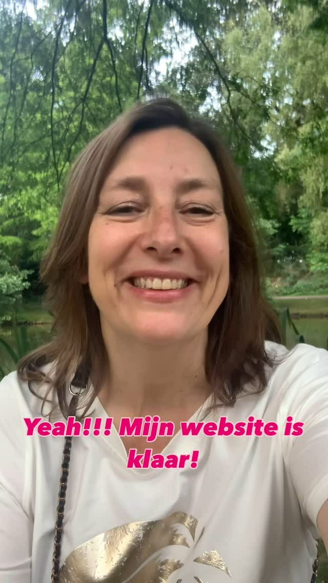 Na maanden teksten schrijven, businesscoaching @veroniqueprins.nl , samenwerken met @yvonne_lagewaard is ie dan eindelijk zo goed als klaar, mijn nieuwe website!❤️ben er superblij mee en zal er nog veel aan toevoegen. Ben benieuwd wat je ervan vindt! 
www.alexandraheezius.nl
#midlife #zelfvertrouwen #mindset #hypnotherapie #coach #zielsmissie #overgang #vrouw